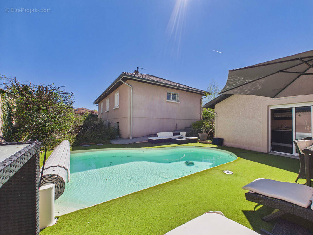 Maison à MONTROND-LES-BAINS