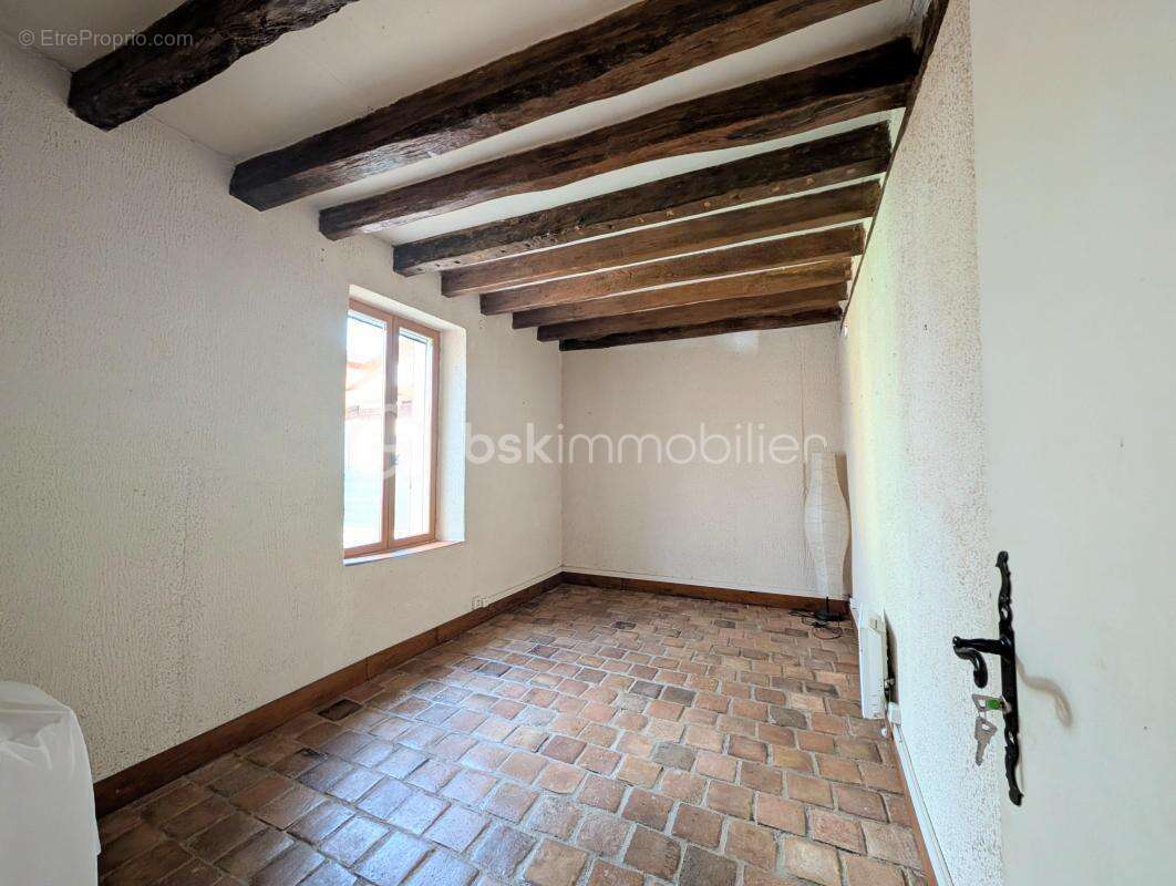 Charme & Authenticité : Magnifique Longère de 184 m² sur 880 m² de terrain - photo 12