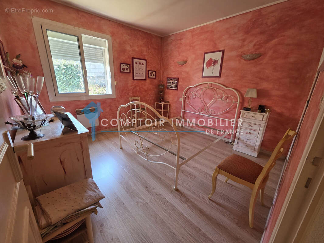 maison 5 pieces 105 m2 sur 699 m2 de terrain - photo 13
