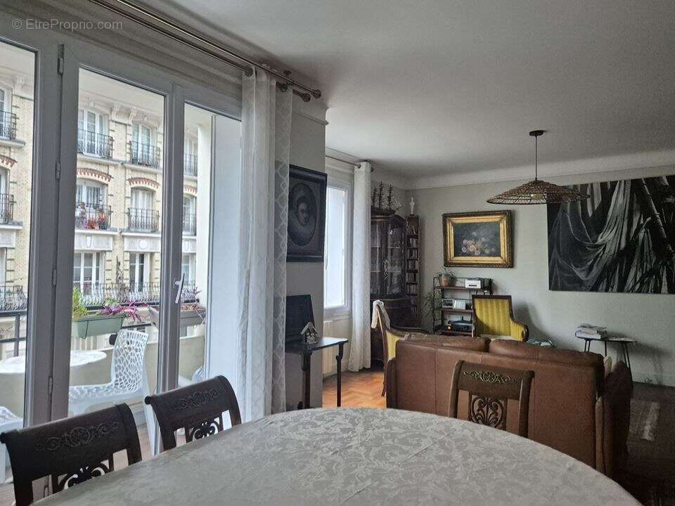 Appartement à PARIS-15E