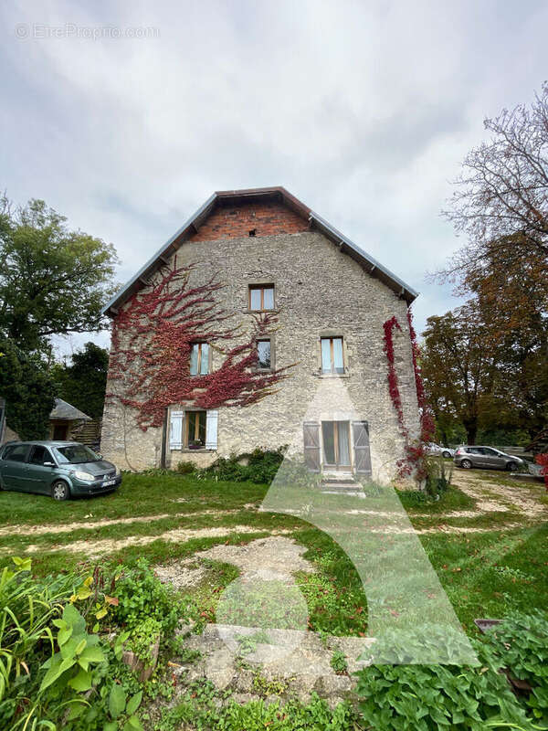 Maison à ROCHEFORT-SUR-NENON