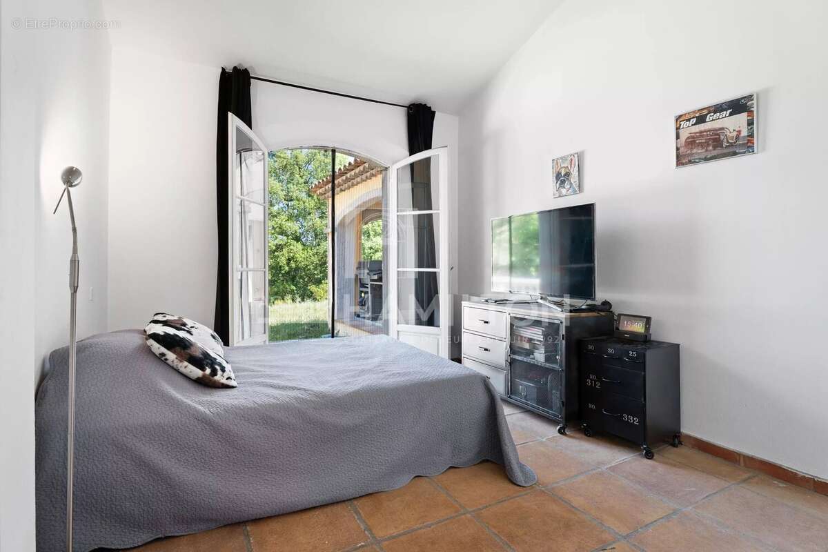 Maison à CHATEAUNEUF-GRASSE