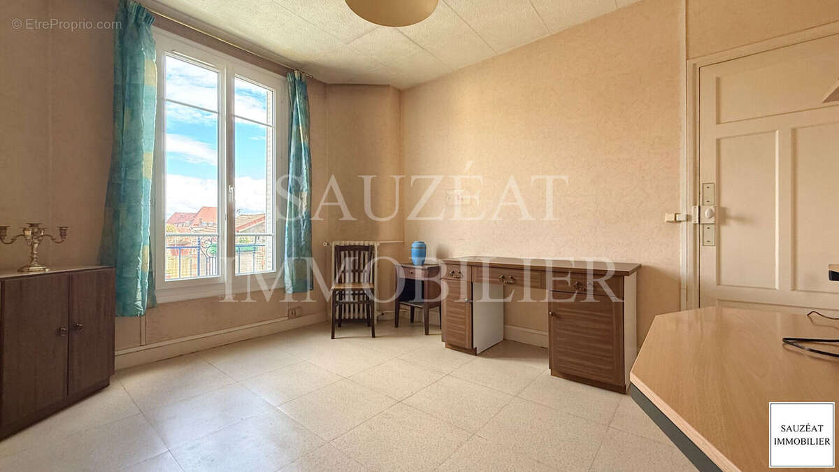 Bagneux - Charmant Appartement à rénover - Place Dampierre - photo 2