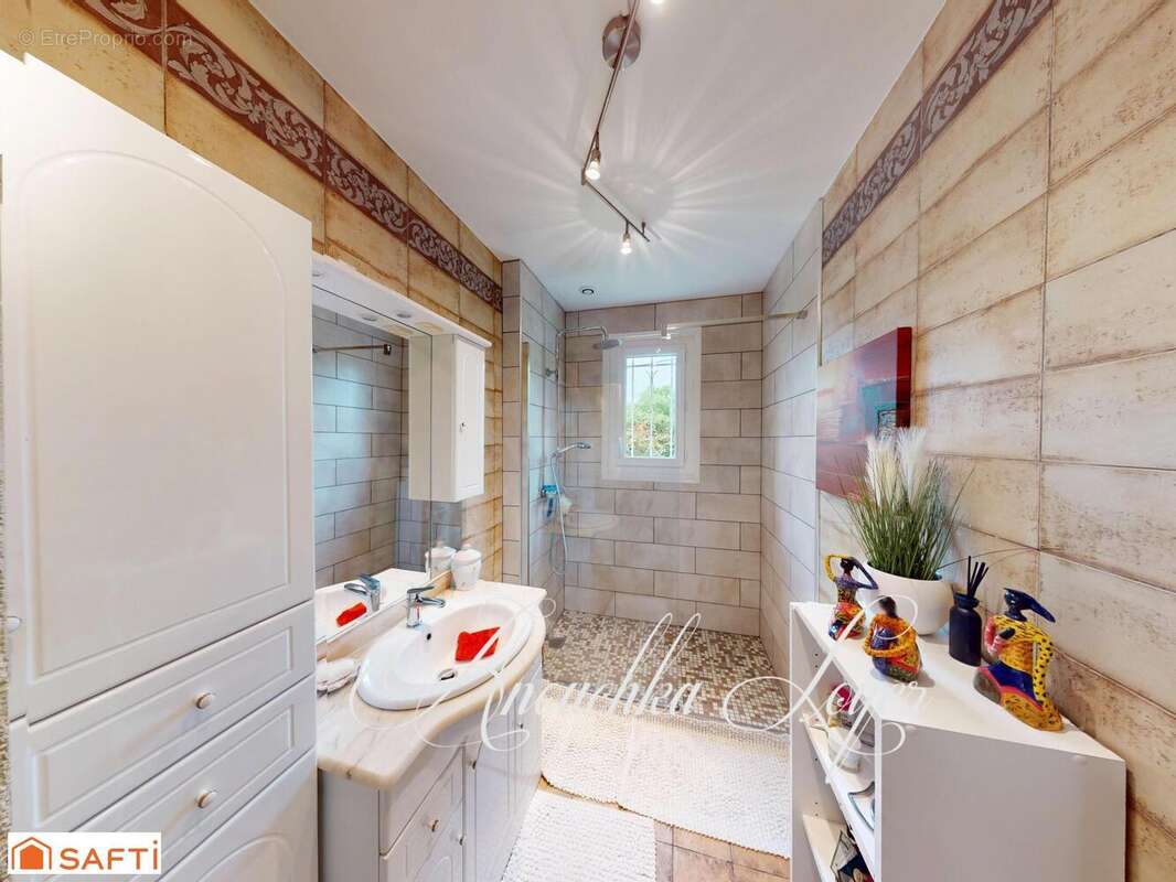 Maison 217 m² à Le Pian-Sur-Garonne  - photo 8