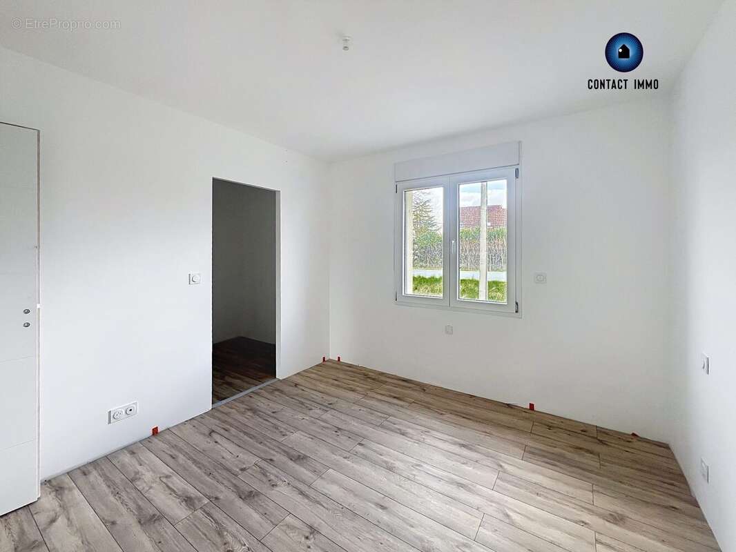 Maison à SAINT-PANTALEON-DE-LARCHE