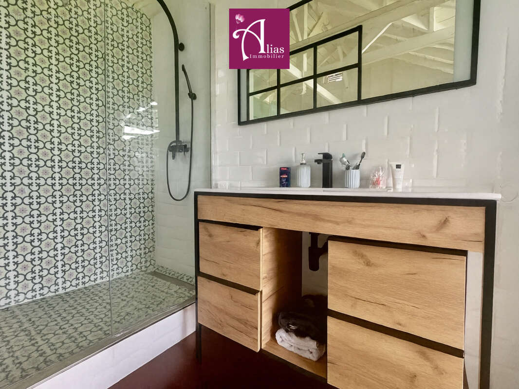 Maison à LES ABYMES