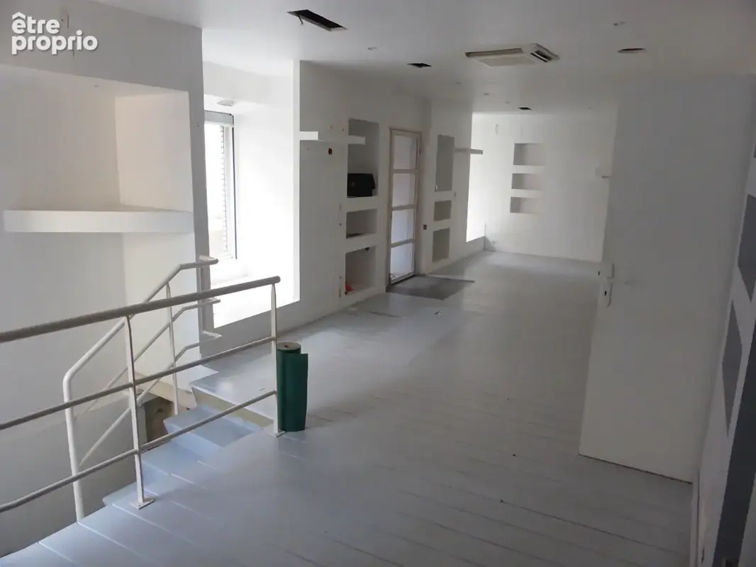 Auxerre 11-13 rue joubert - un lot de 2 locaux commerciaux - un de  153m² et un de 72m² - photo 2