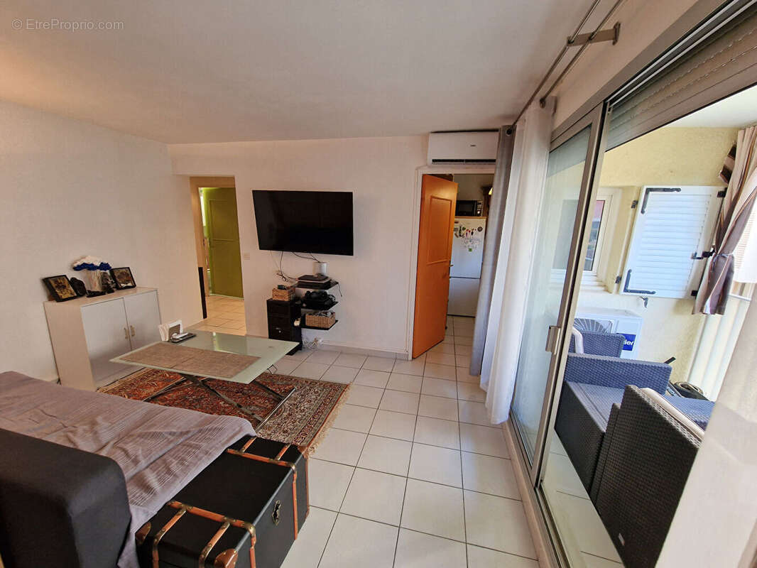 Appartement à SAINT-LAURENT-DU-VAR