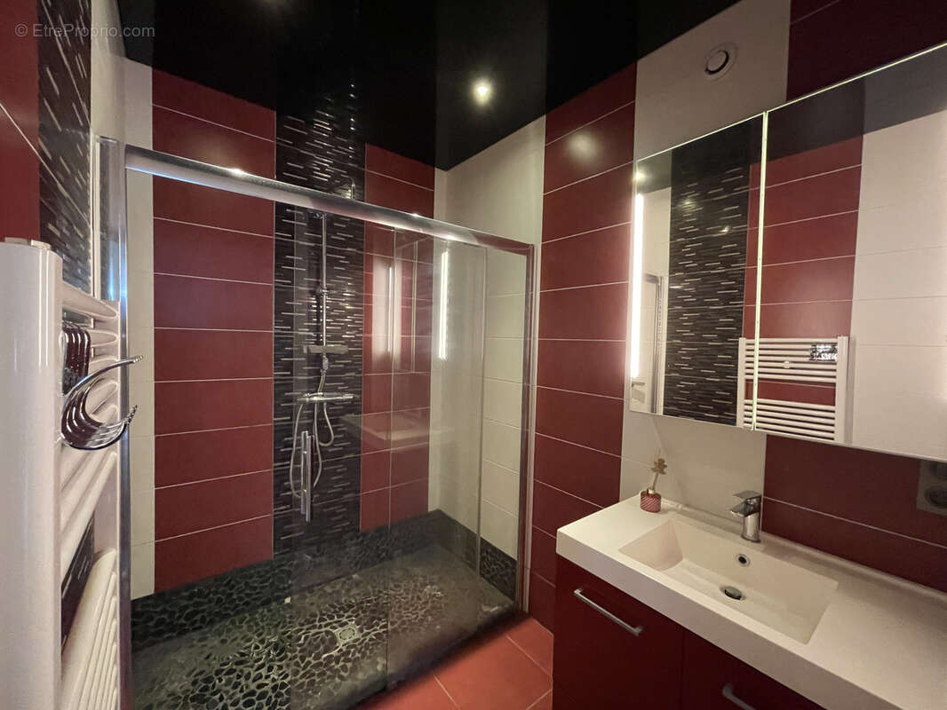 Maison à SAINT-MAGNE-DE-CASTILLON