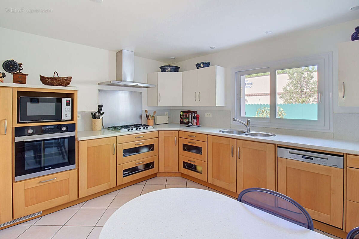 A VENDRE en EXCLUSIVITE à DRAGUIGNAN ! Propriété de caractère avec piscine, en plein coeur de ville - Possibilité 2 logements ou - photo 17