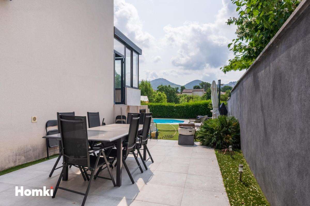 Maison/Villa T5 de 132 m2 à Plan-de-Cuques 13380 - photo 2