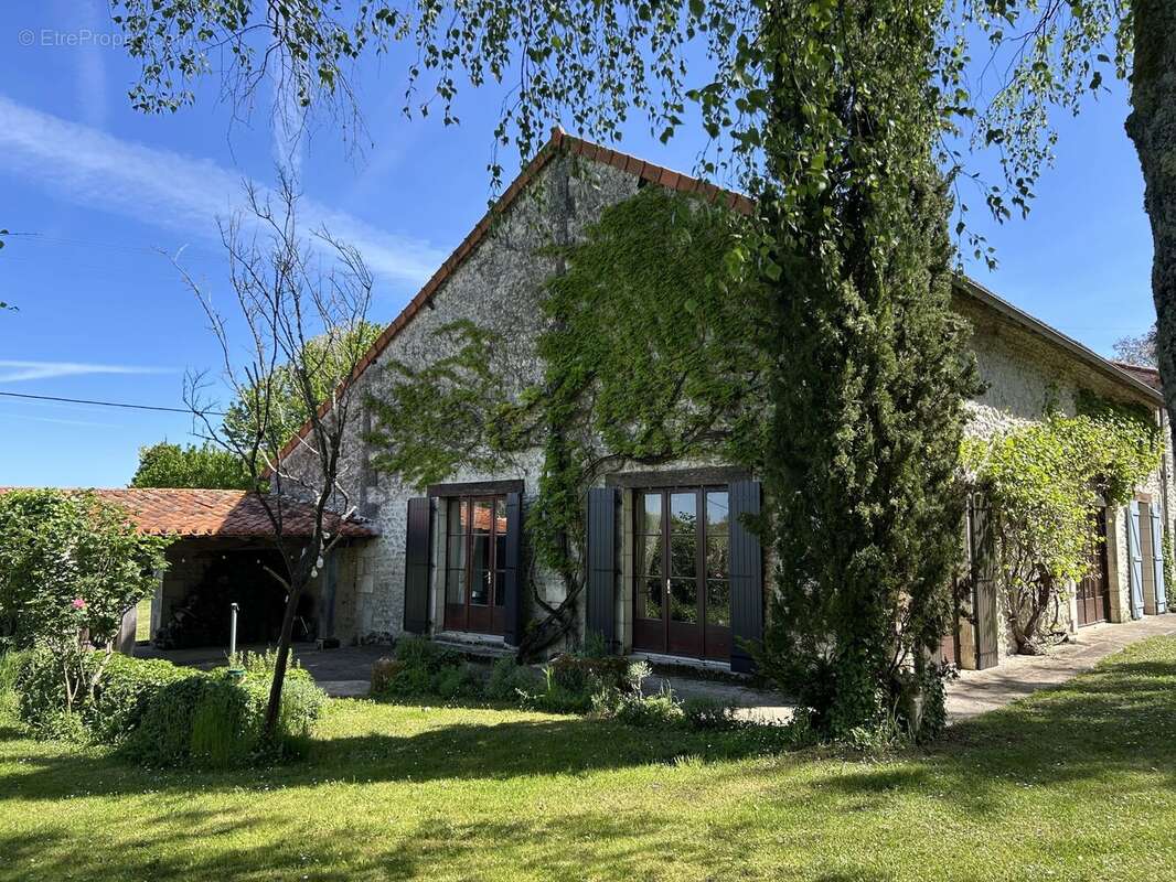Maison à BOUTEILLES-SAINT-SEBASTIEN