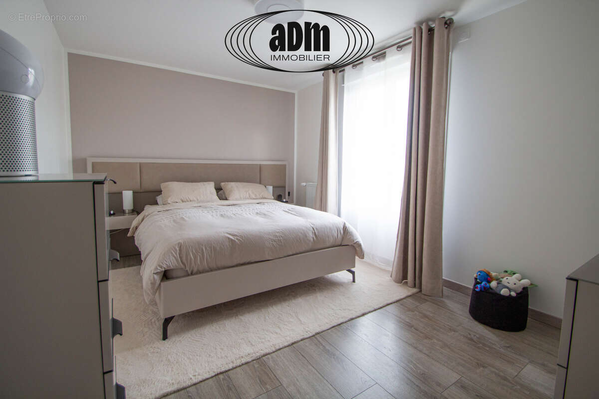 Maison à BAILLY-ROMAINVILLIERS