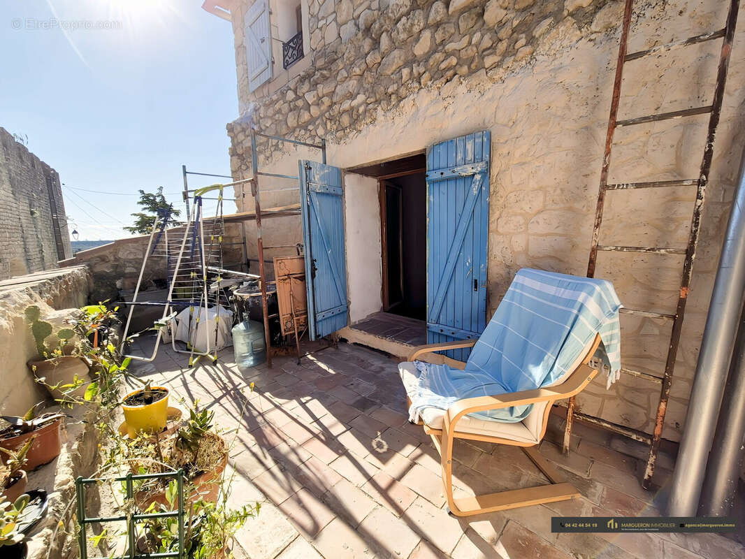 Maison à SAINT-MITRE-LES-REMPARTS