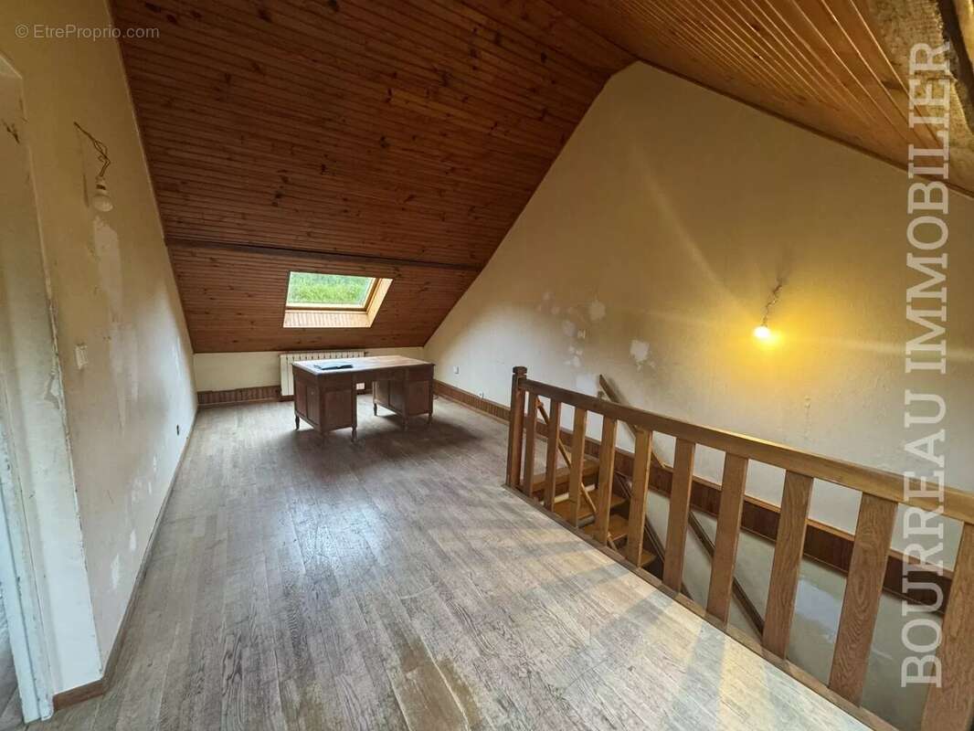 Maison à LA CELLE-SAINT-CYR