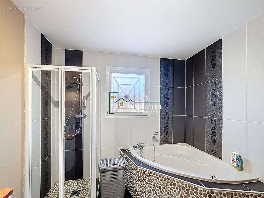 Maison à SAINT-JUST-LE-MARTEL