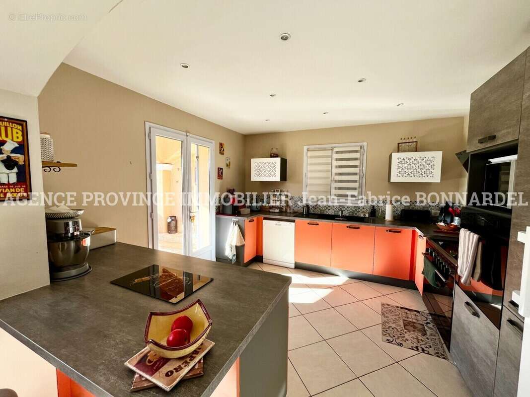 Maison à SUZE-LA-ROUSSE