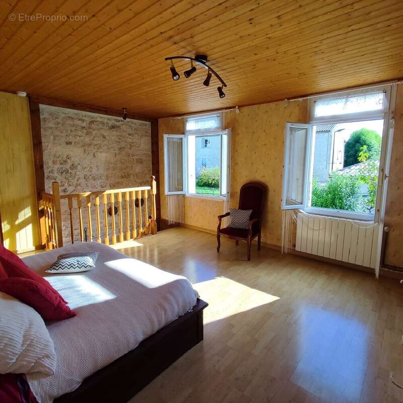 Maison à BUSSAC-SUR-CHARENTE