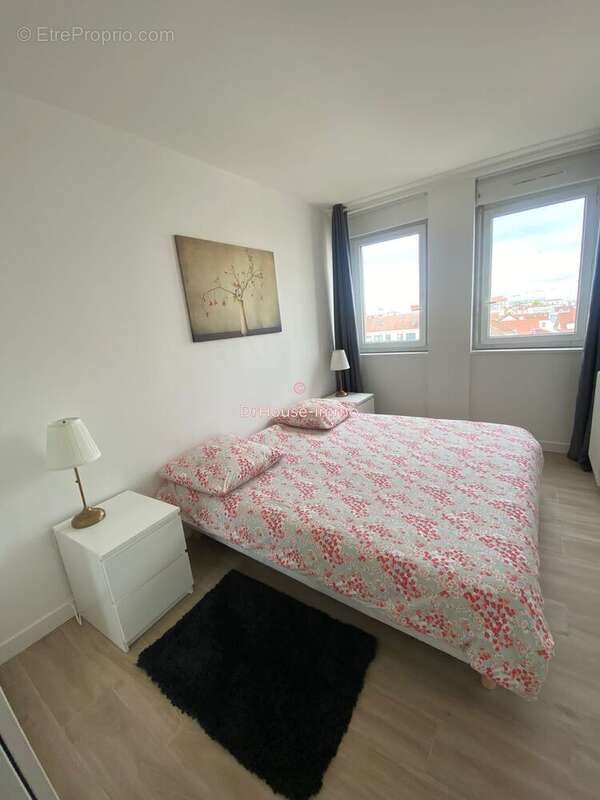 Appartement à COURBEVOIE