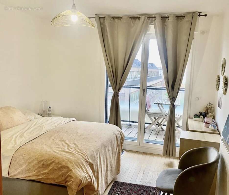 Appartement à COURBEVOIE