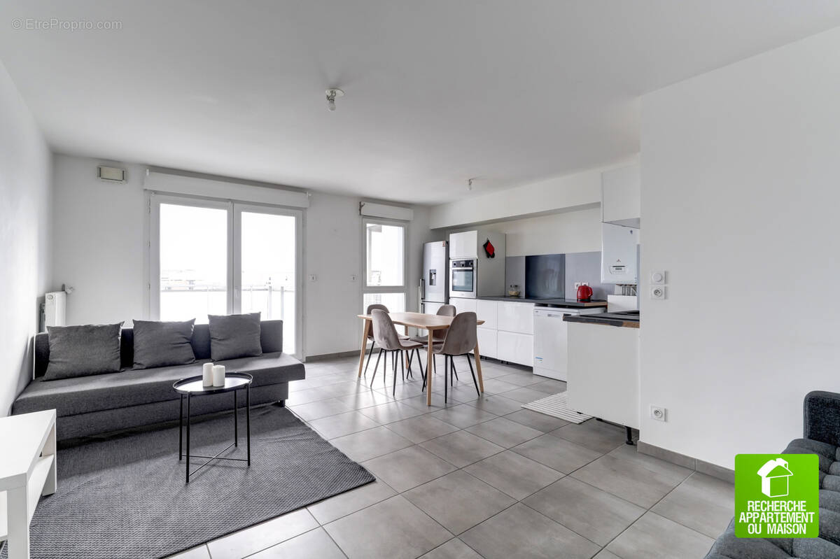 Appartement à DECINES-CHARPIEU