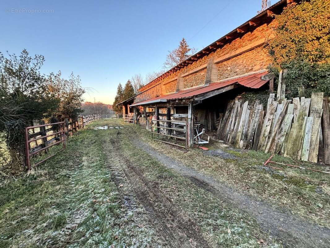 Grange 600m2 - photo 6