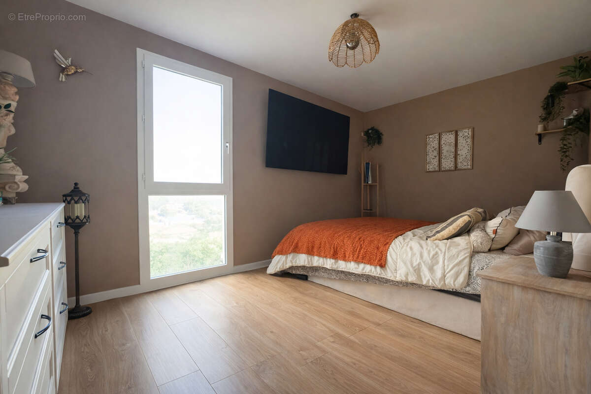 Appartement à SAINT-GENIS-LAVAL