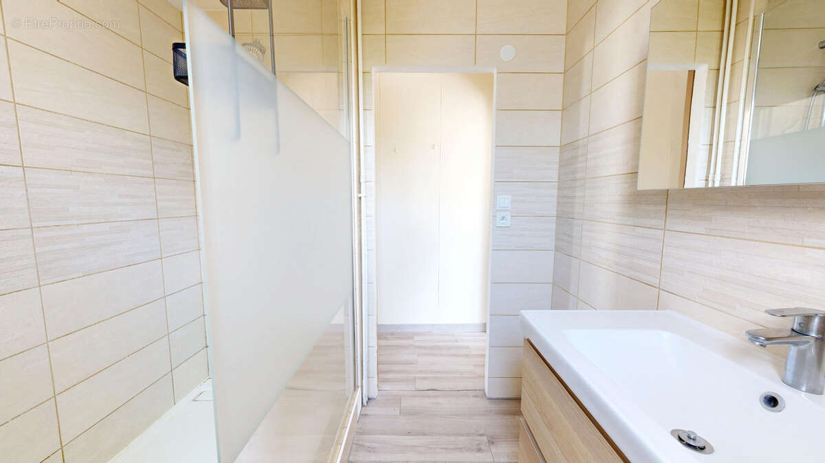 Les clayes sous bois, appartement avec balcon, cave et parking. - photo 9