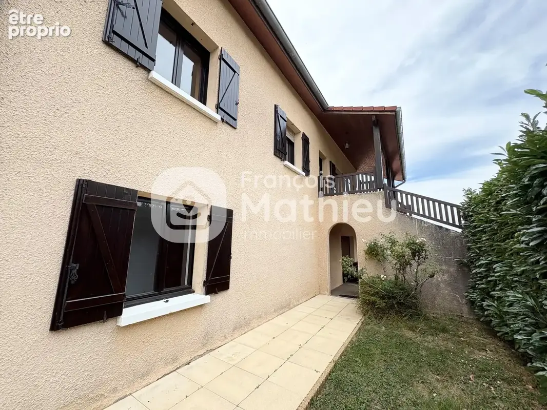 Saint Marcel : Maison beaujolaise 140m2 hab - 5 chambres - garage - terrain 651m2 - photo 3