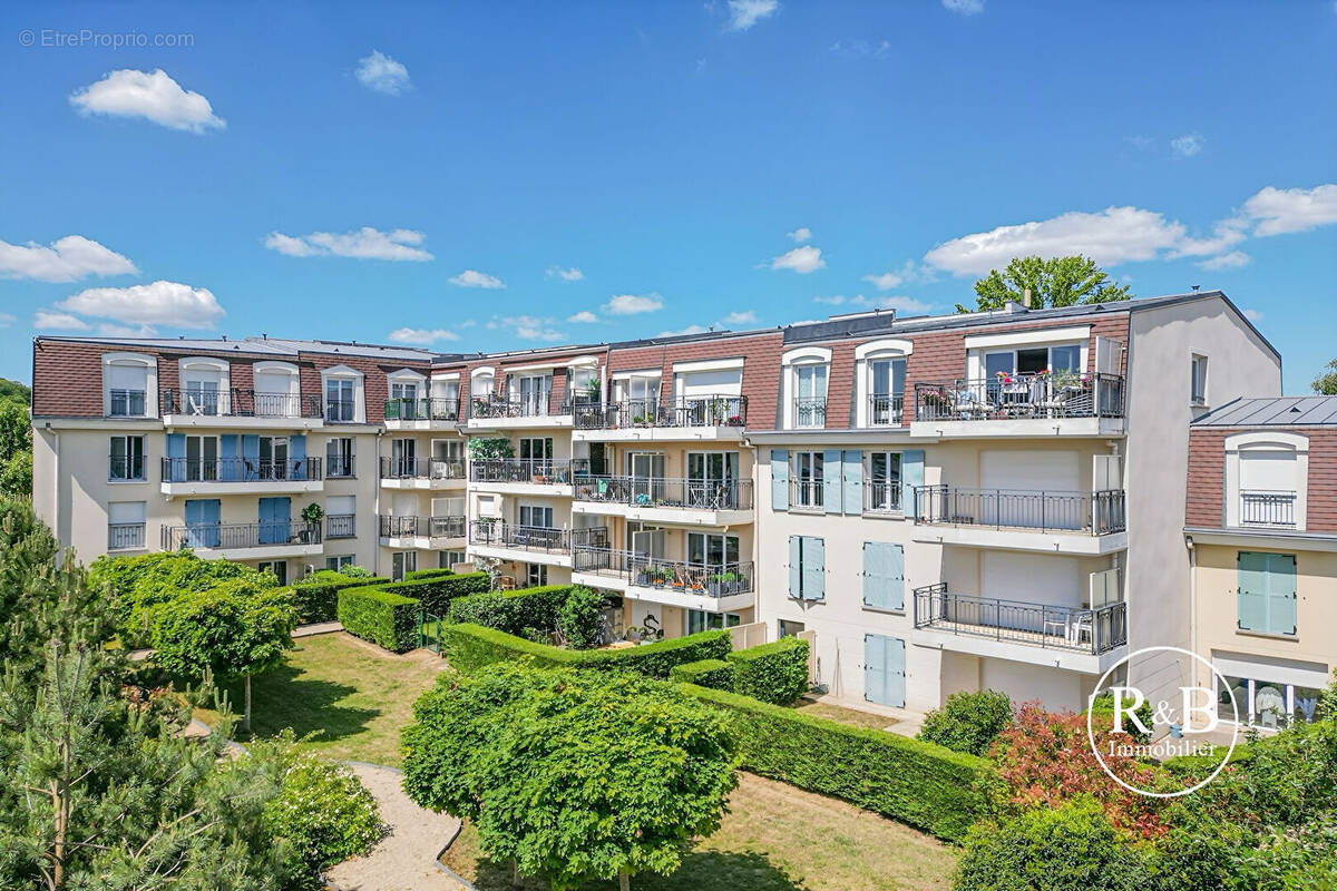 Appartement à LES CLAYES-SOUS-BOIS