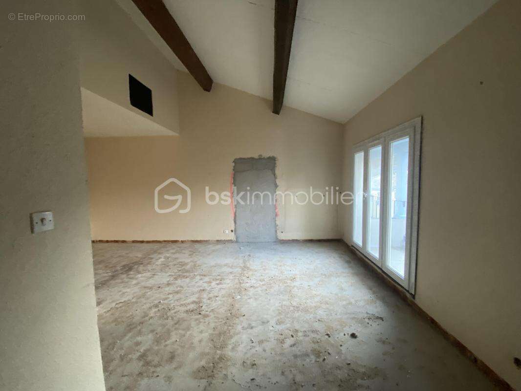SAINT-CHRISTOL ((84) - Créez votre T3 sur mesure ! Plateau sous forme d'appartement de 76 m² env. situé au 3ème étage avec ascen - photo 10