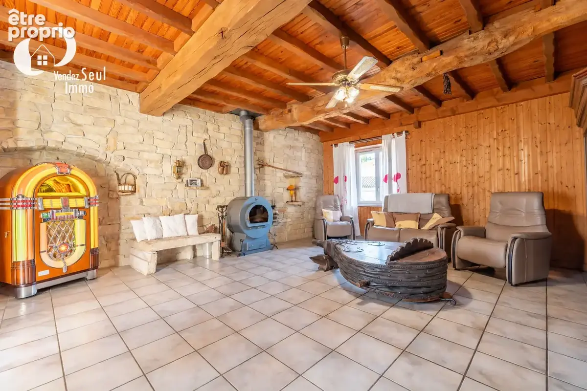 Ancienne ferme rénovée de 202 m2  avec dépendances et terrain de 1 295 m2 - Pusignan - photo 6