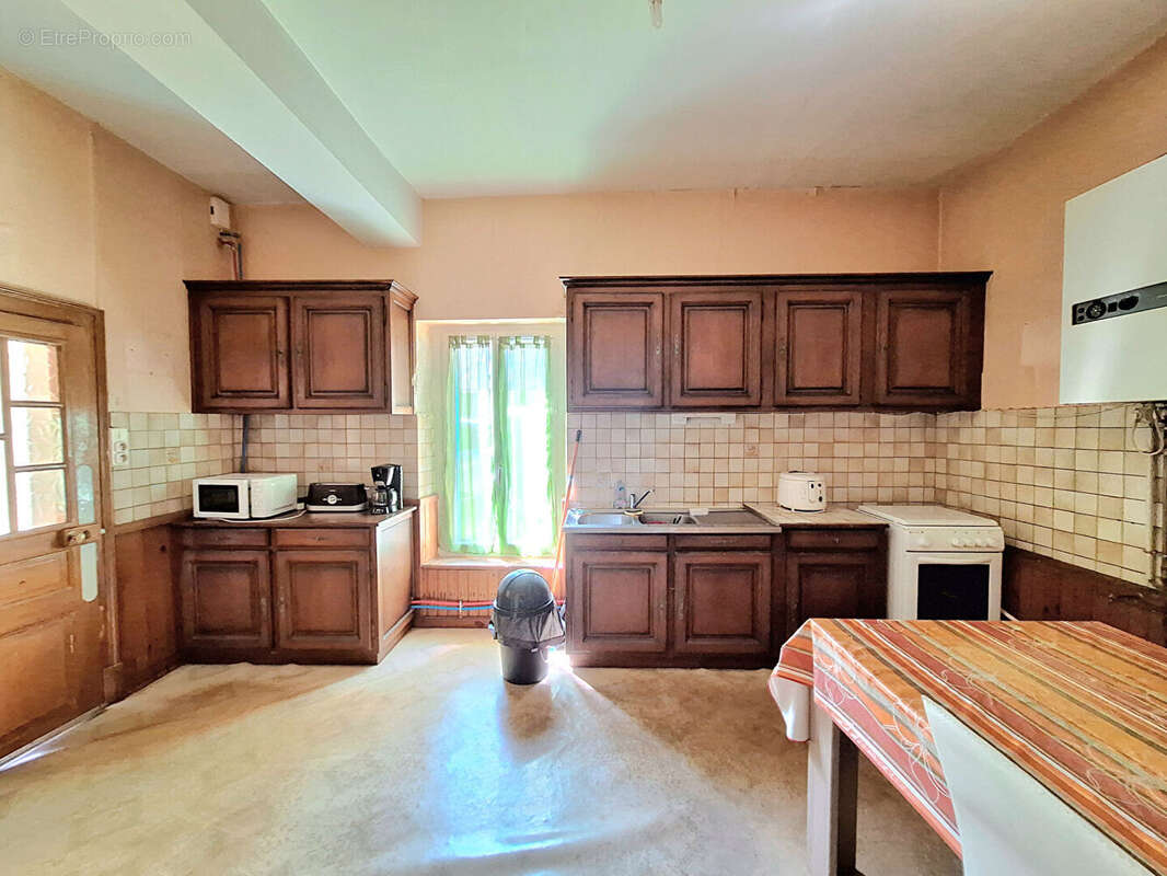 A vendre Grande maison à fort potentiel à Doyet - photo 4