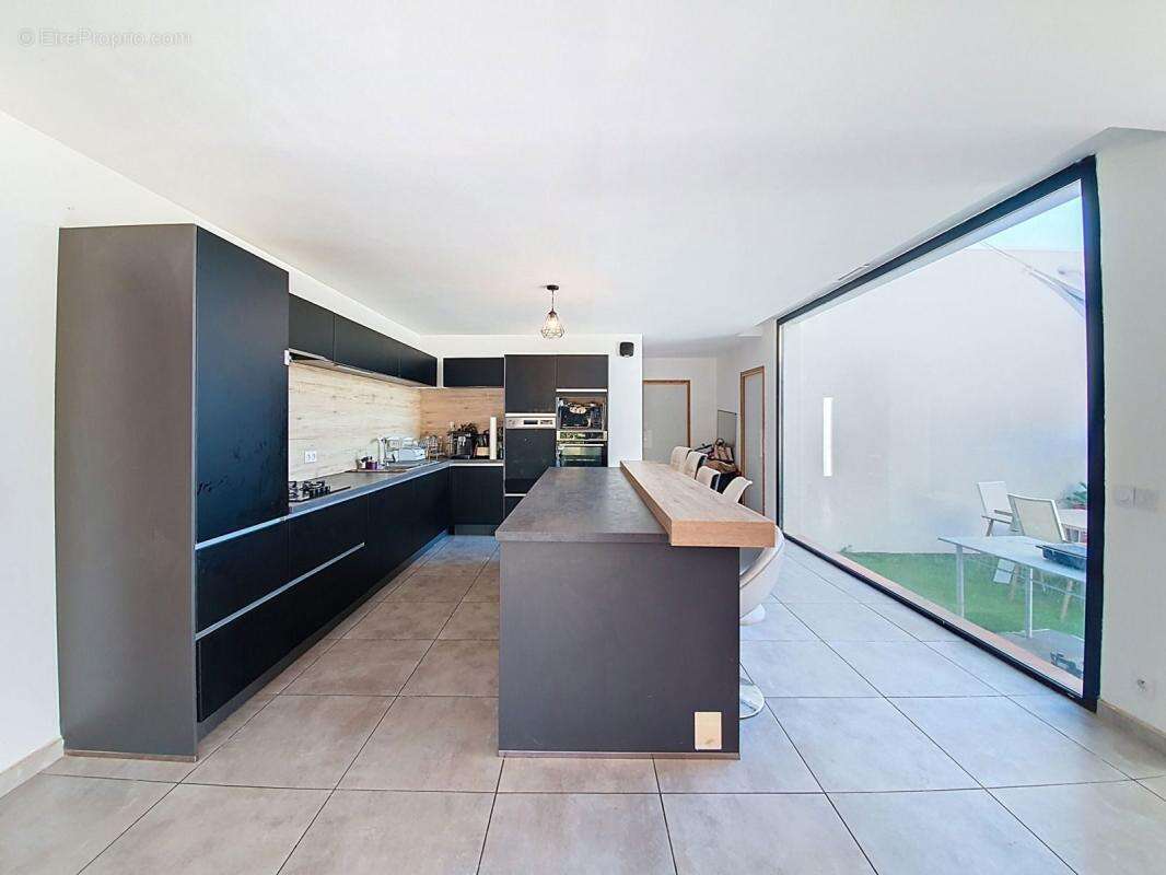 Maison à PEYRESTORTES