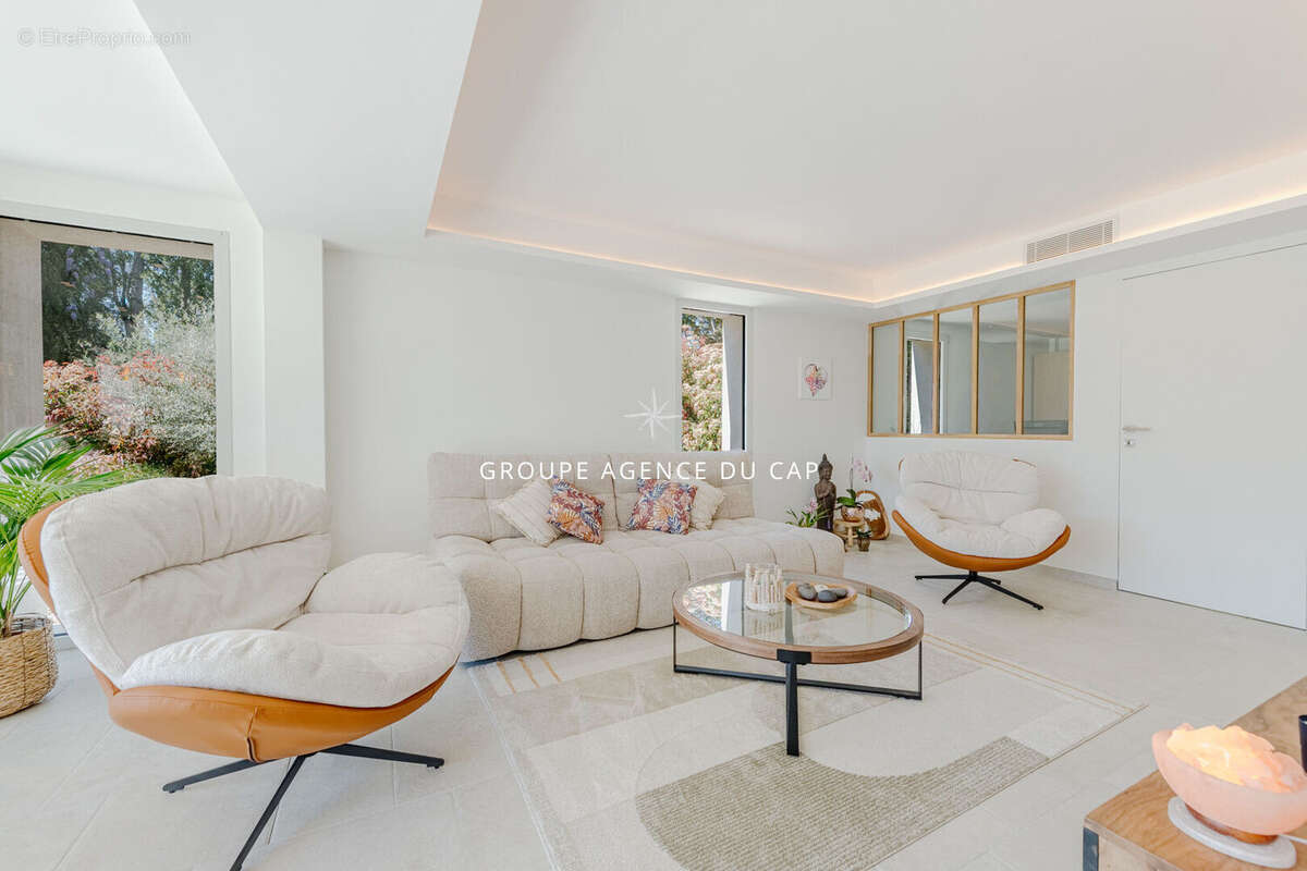 Saint raphael villa entierement renovee calme et apercue mer - photo 6