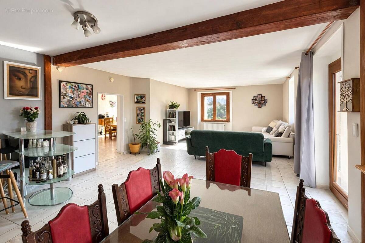 Maison 130 m² à Saint-Ours  - photo 1