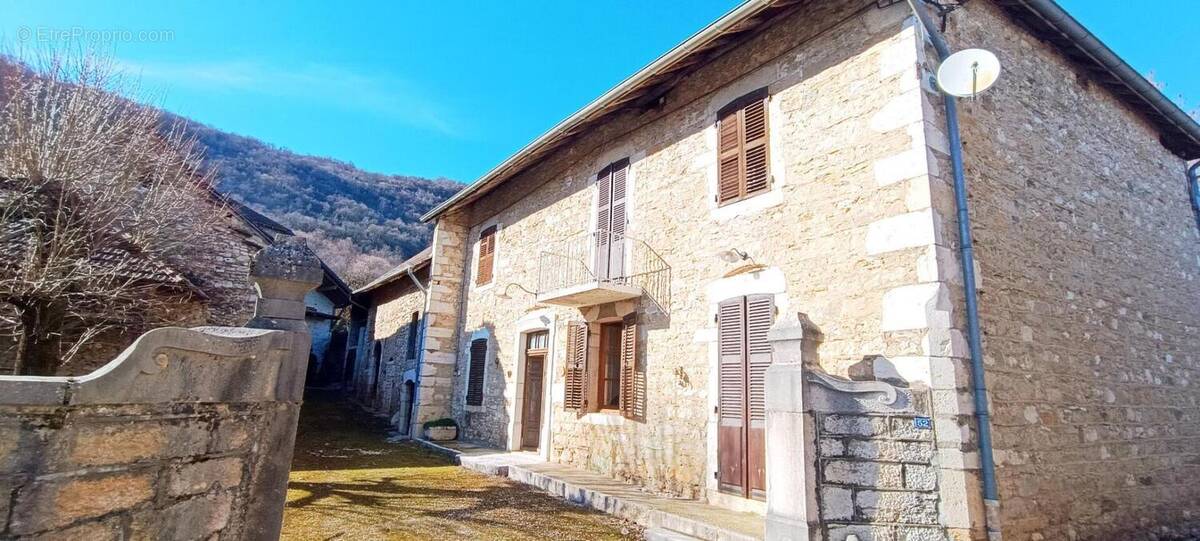 Maison à AMBLEON