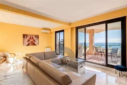 Appartement à ROQUEBRUNE-CAP-MARTIN
