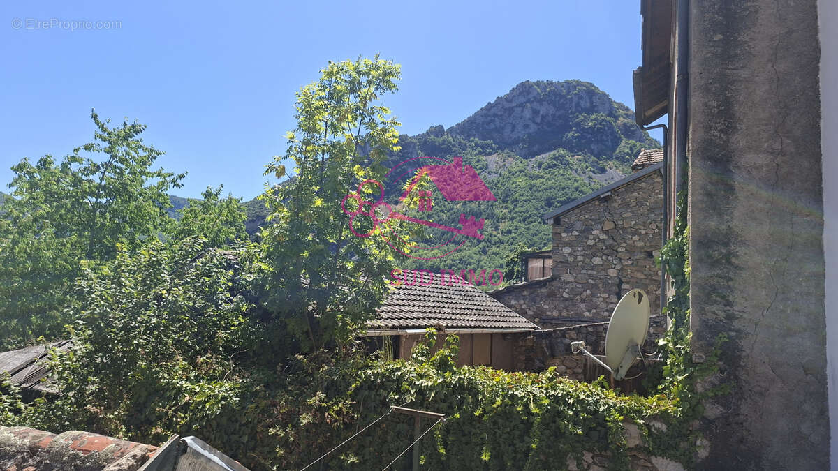 Maison de village à rénover avec cour, garage et vue sur les montagnes   Arignac - photo 3