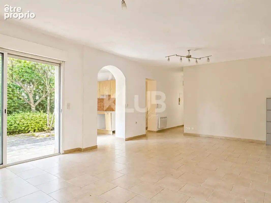 Lambesc - Maison de 120 m², un bien aux multiples possibilités - photo 9