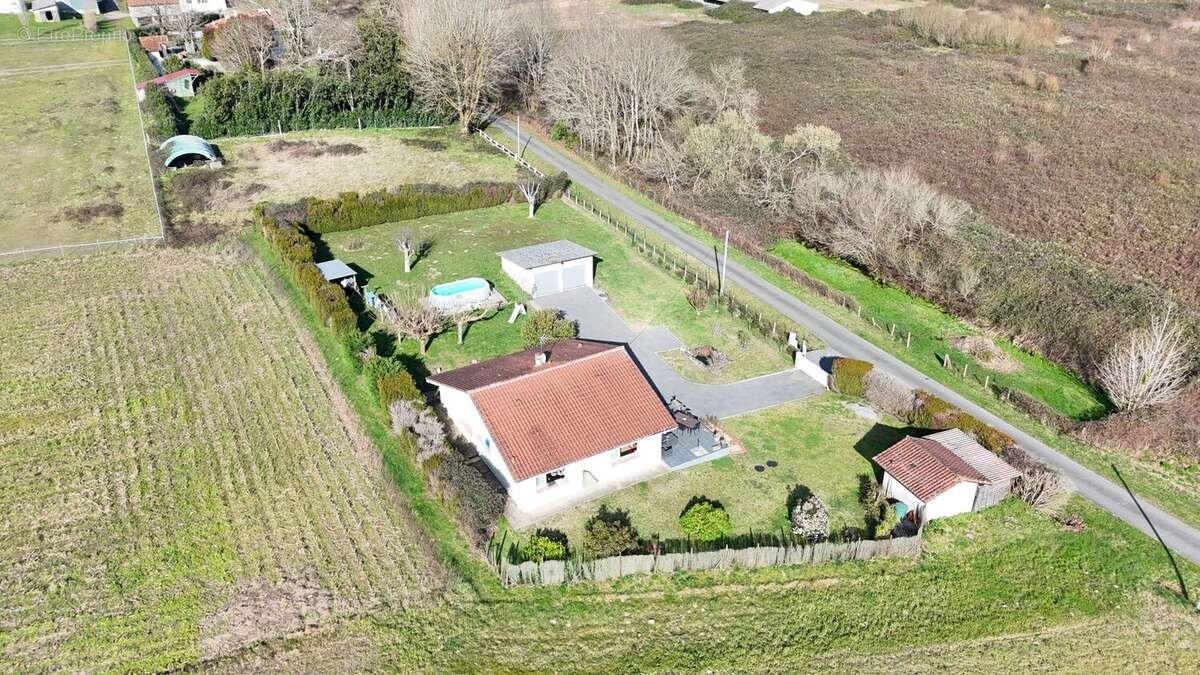 Maison à SAUGNAC-ET-CAMBRAN