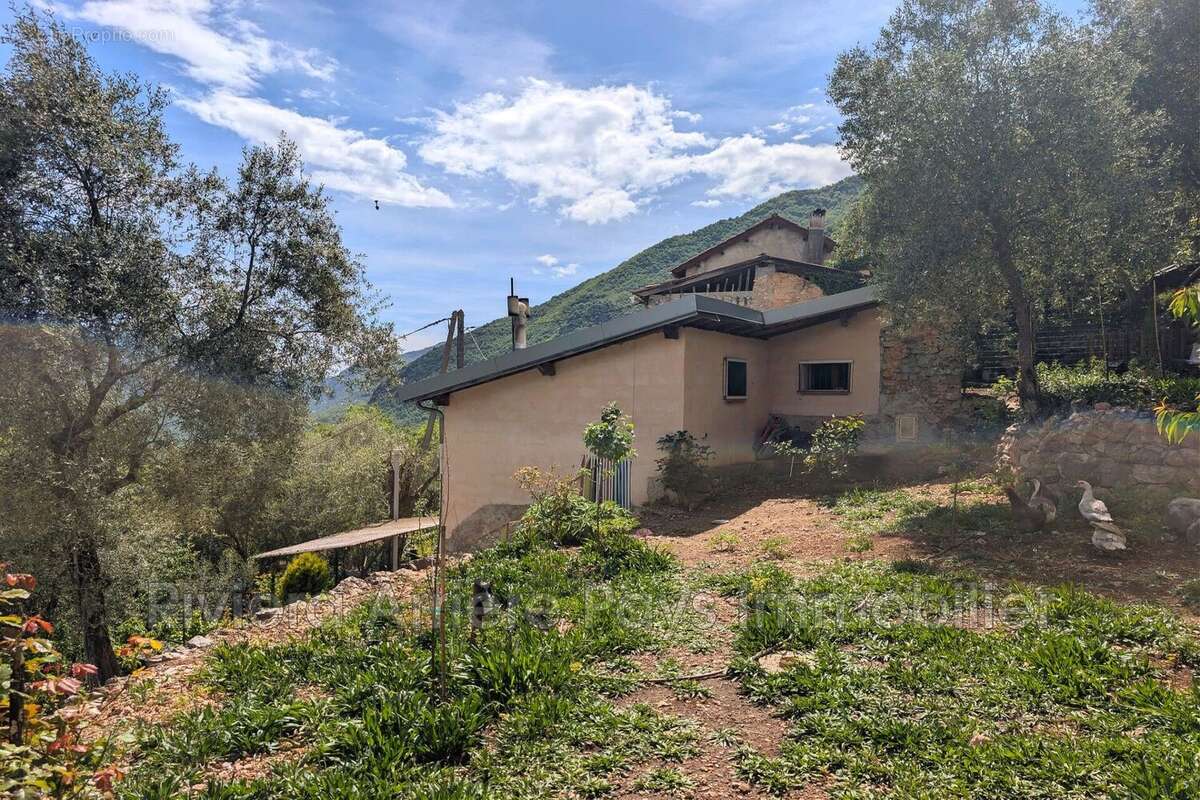 Maison à UTELLE