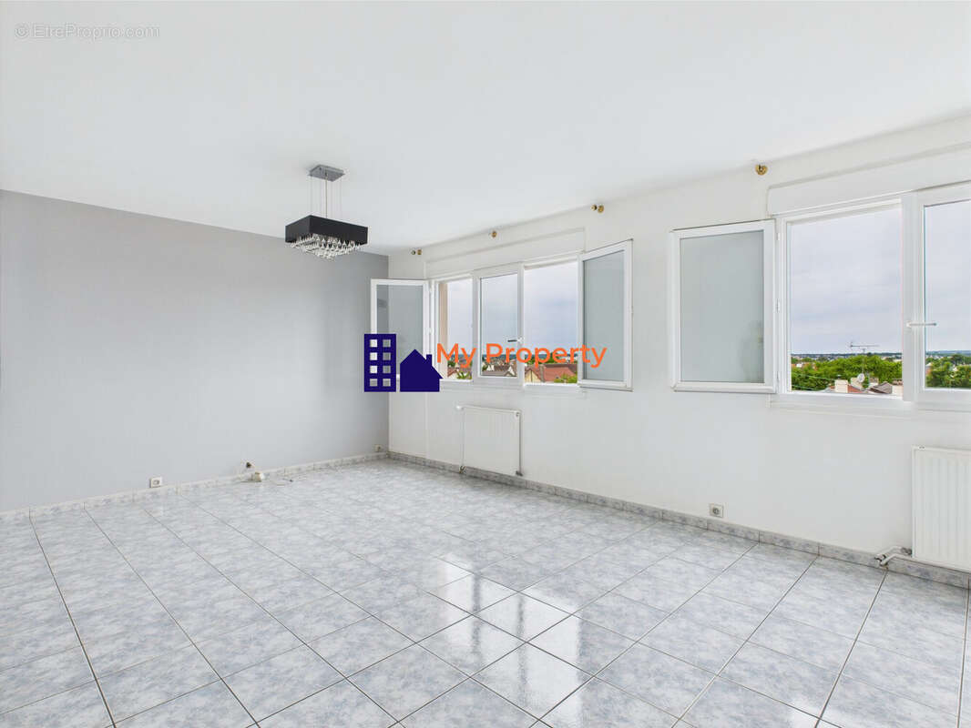 Appartement à HOUILLES