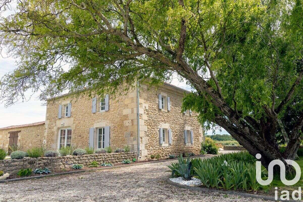 Maison 494 m² à La Gripperie-Saint-Symphorien  - photo 2