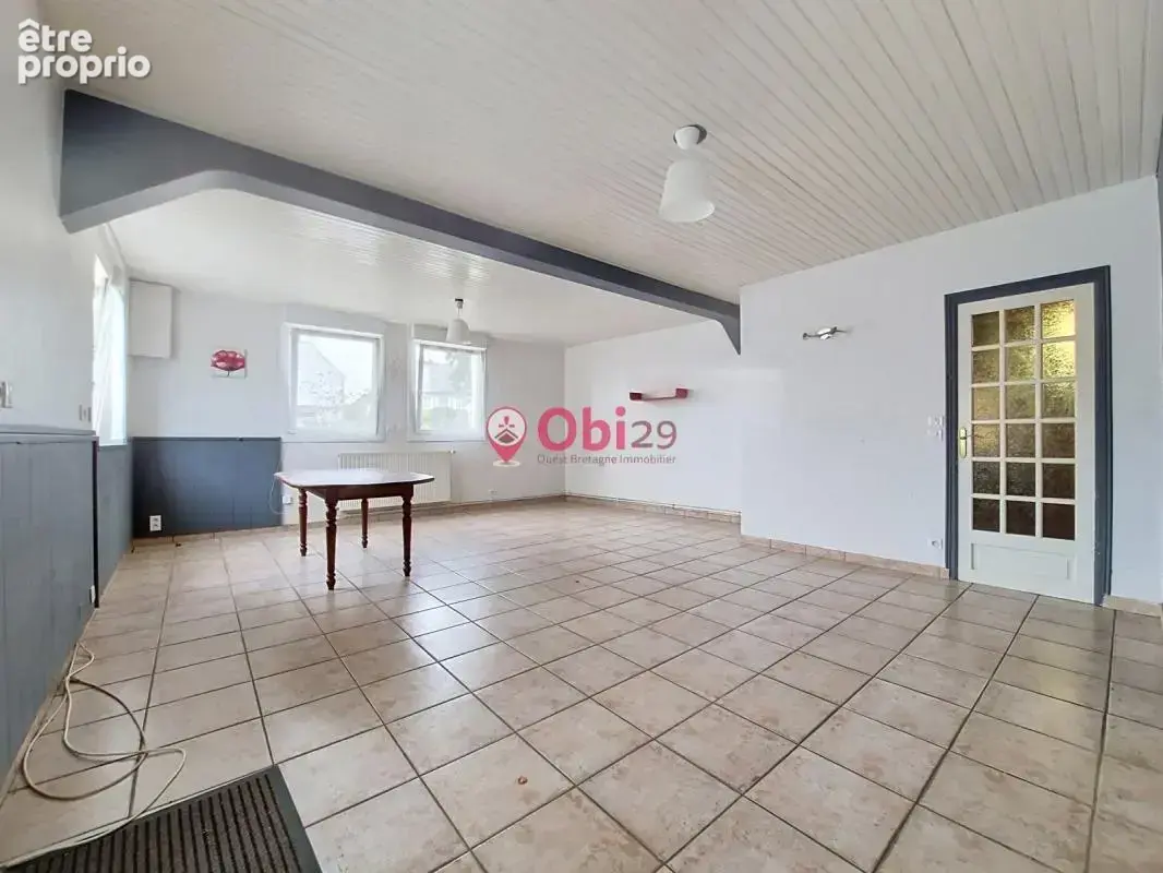 De beaux volumes et un fort potentiel au cœur de Saint-Goazec – 5 chambres - photo 5