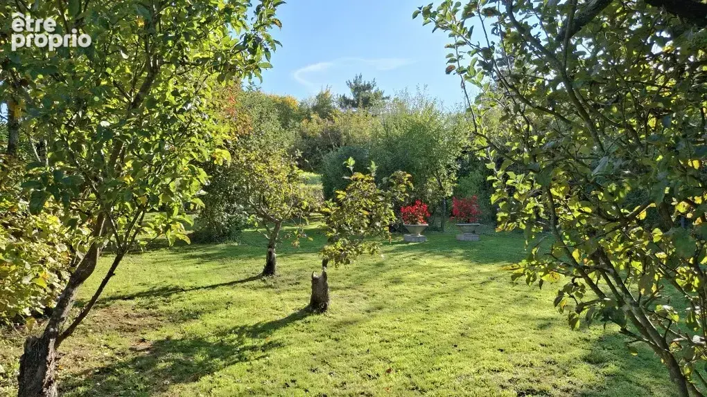 Maison au calme avec grand terrain et beau potentiel - photo 16