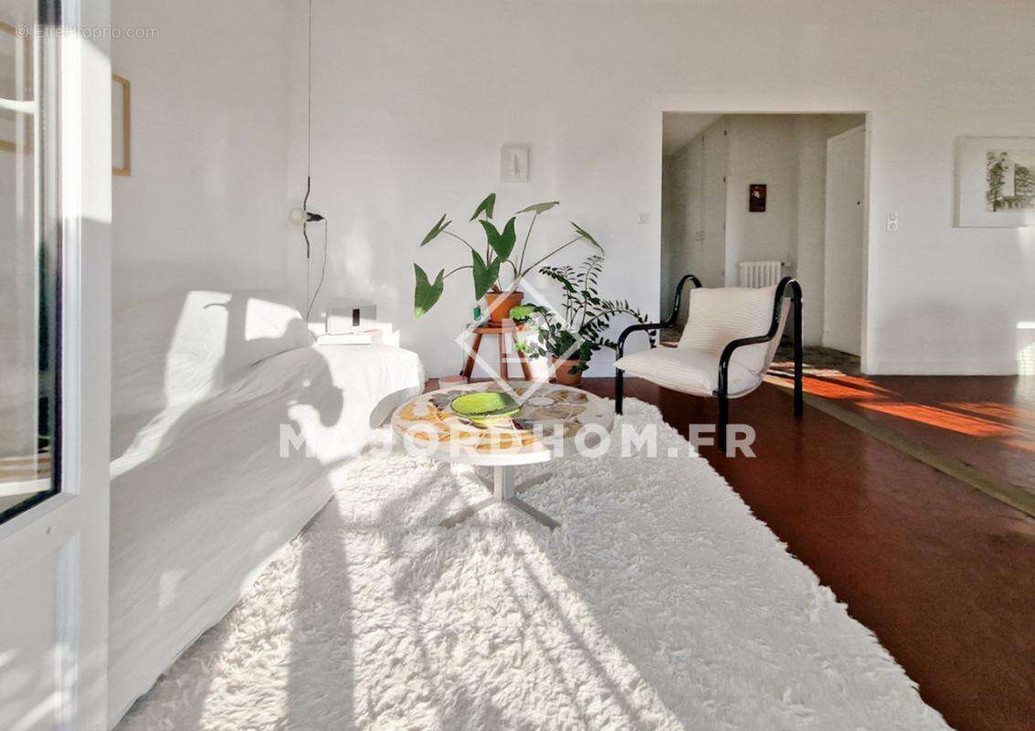 Appartement à MARSEILLE-5E