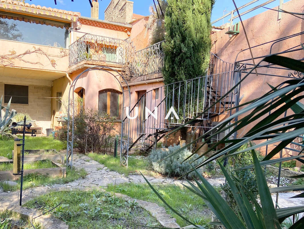 Maison à BAGNOLS-SUR-CEZE