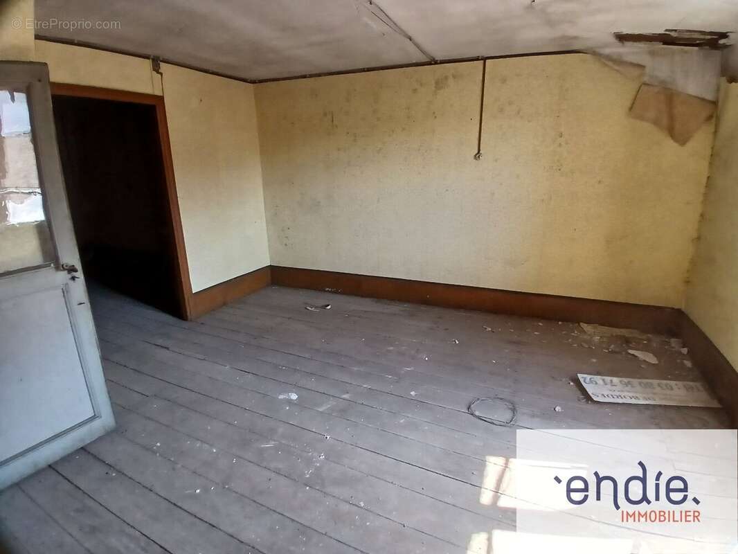 Immeuble de 352 m² à rénover avec fort potentiel  Champlitte (70160) - photo 11