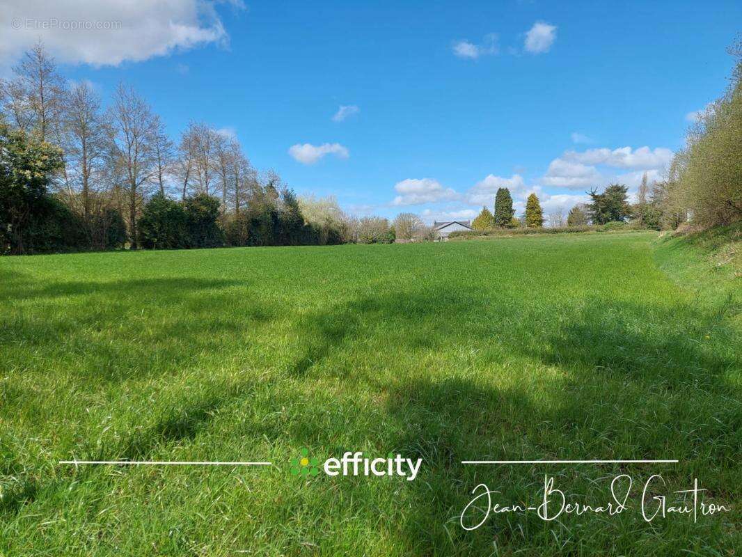 Terrain à PLOUNEVEZ-MOEDEC